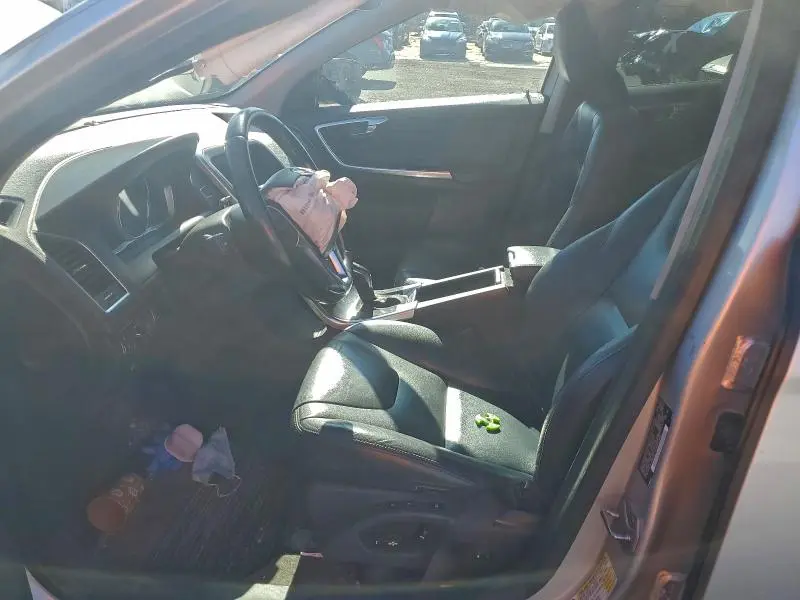 2016 VOLVO XC60 T5 PREMIER  