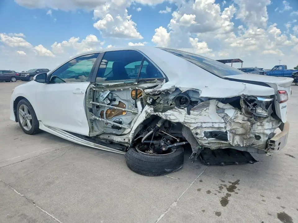 2013 TOYOTA CAMRY SE  
