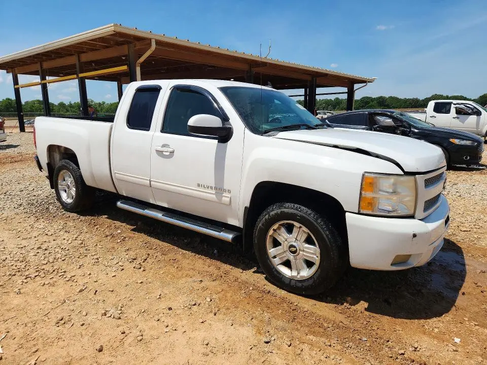 2011 CHEVROLET SILVERADO C1500 LT  