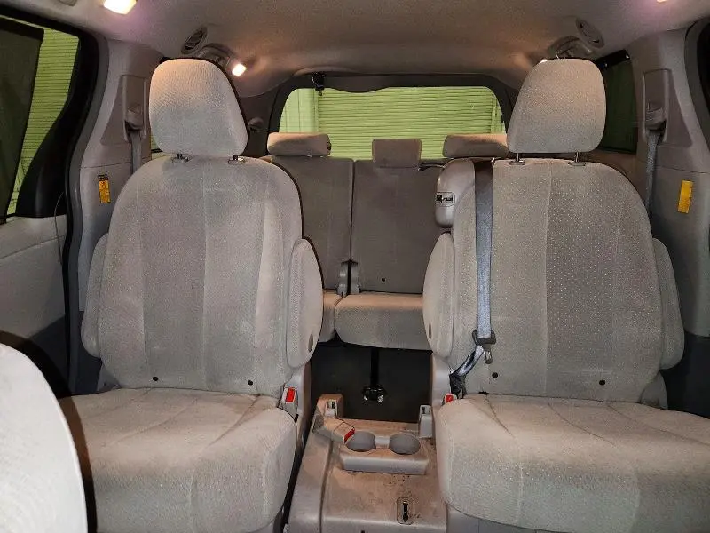 2014 TOYOTA SIENNA LE  