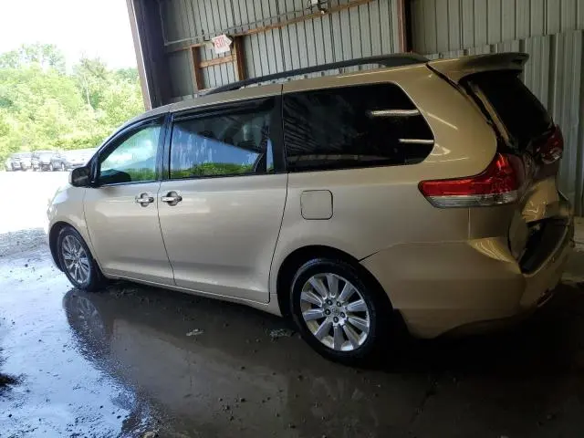 2011 TOYOTA SIENNA XLE  