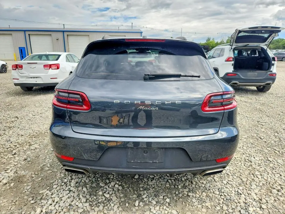 2017 PORSCHE MACAN   