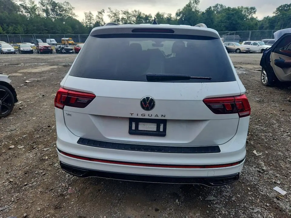 2023 VOLKSWAGEN TIGUAN SE R-LINE BLACK  