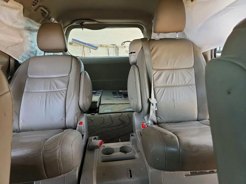 2017 TOYOTA SIENNA XLE  