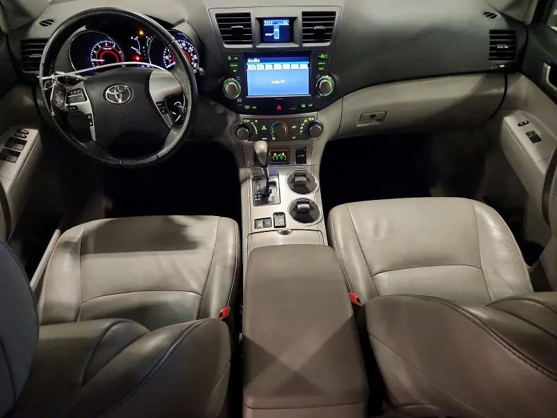 2012 TOYOTA HIGHLANDER SE  