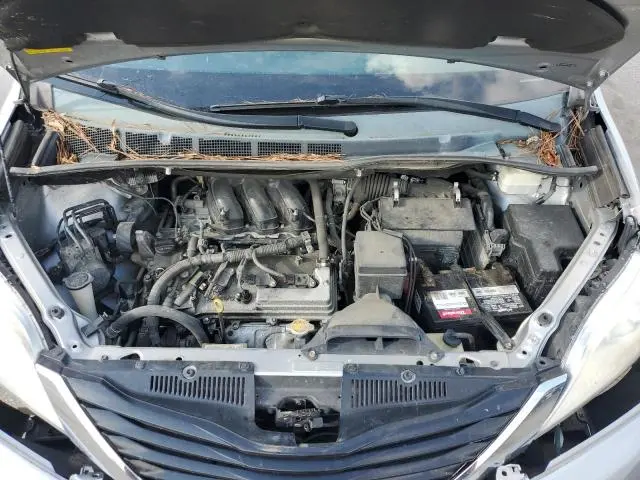 2014 TOYOTA SIENNA LE  