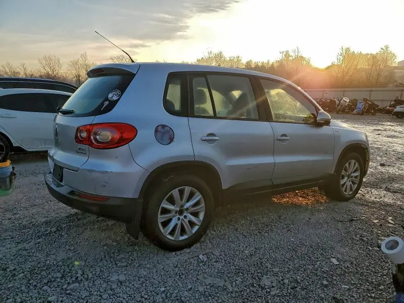 2010 VOLKSWAGEN TIGUAN SE  