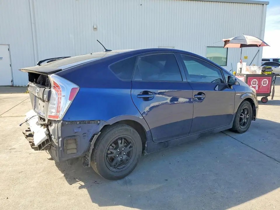 2014 TOYOTA PRIUS THREE  