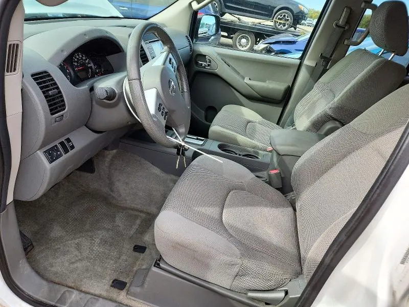 2013 NISSAN FRONTIER SV  