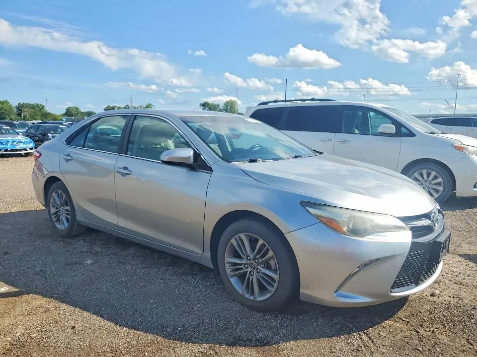 2015 TOYOTA CAMRY SE  