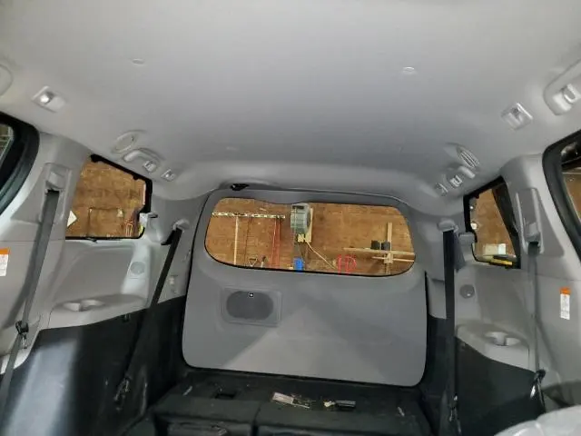 2019 TOYOTA SIENNA SE  