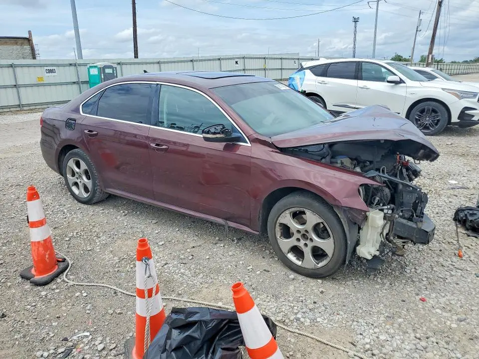 2013 VOLKSWAGEN PASSAT SE  