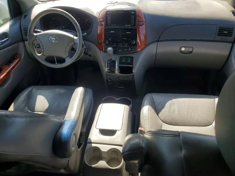 2010 TOYOTA SIENNA XLE  