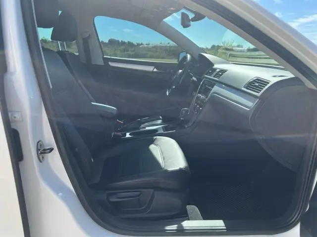 2013 VOLKSWAGEN PASSAT SE  