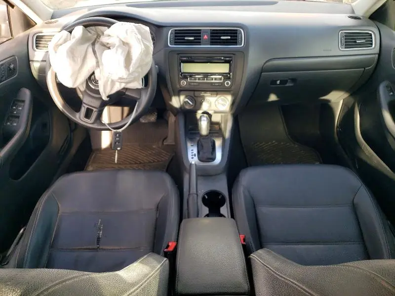 2011 VOLKSWAGEN JETTA SE  