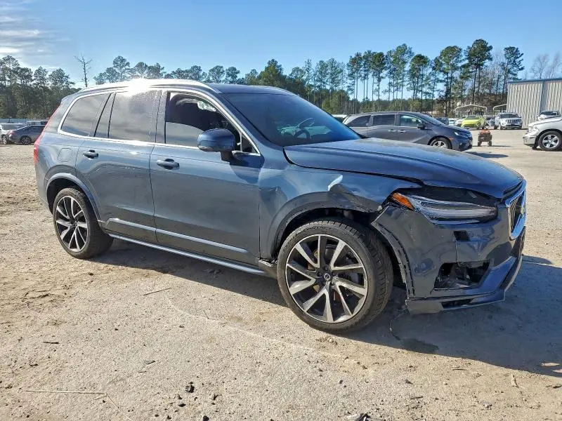 2022 VOLVO XC90 T6 MOMENTUM  