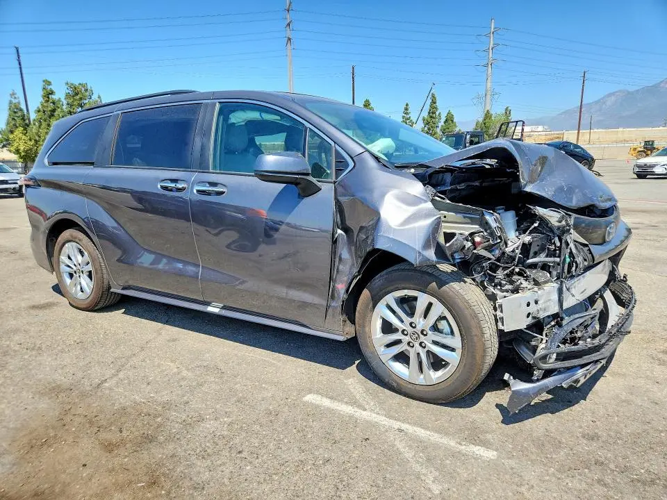 2025 TOYOTA SIENNA XLE 7-PASSENGER  