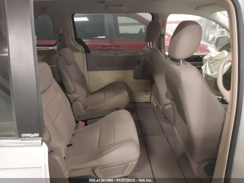 2010 CHRYSLER TOWN & COUNTRY TOURING