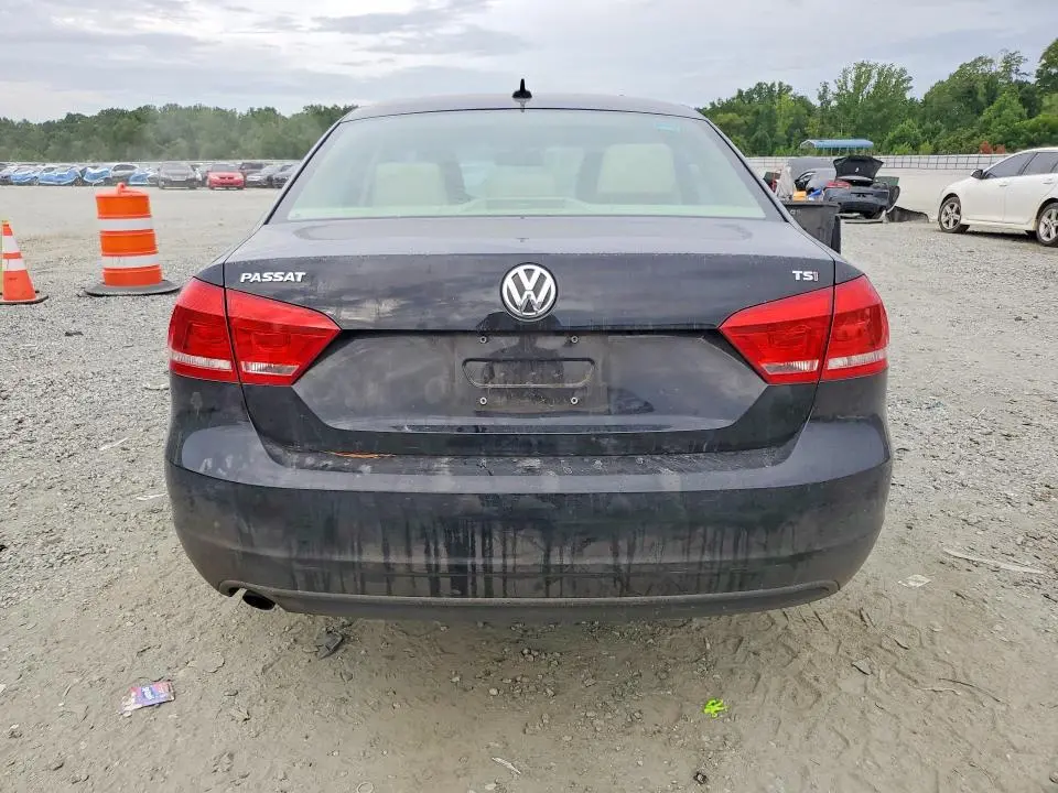 2015 VOLKSWAGEN PASSAT S  