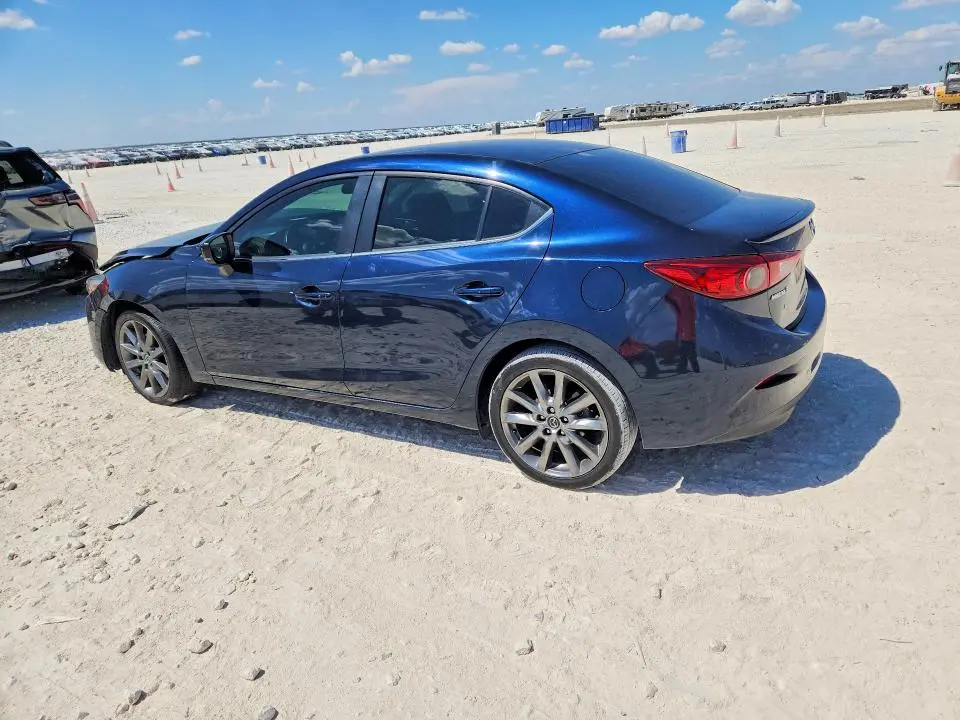 2018 MAZDA 3 TOURING  