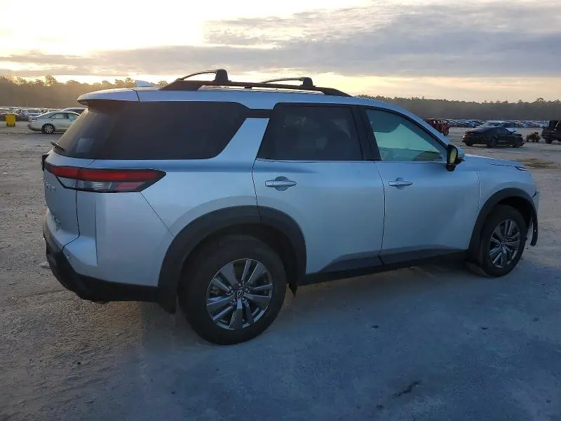 2024 NISSAN PATHFINDER SV  