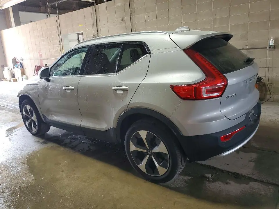 2025 VOLVO XC40 PLUS  