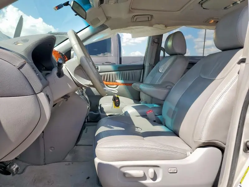 2010 TOYOTA SIENNA XLE  