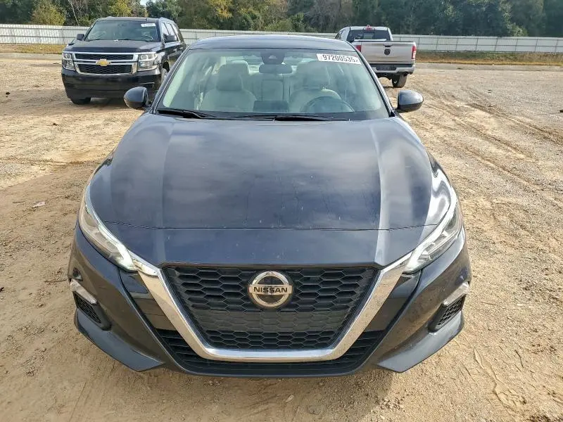 2022 NISSAN ALTIMA SV  