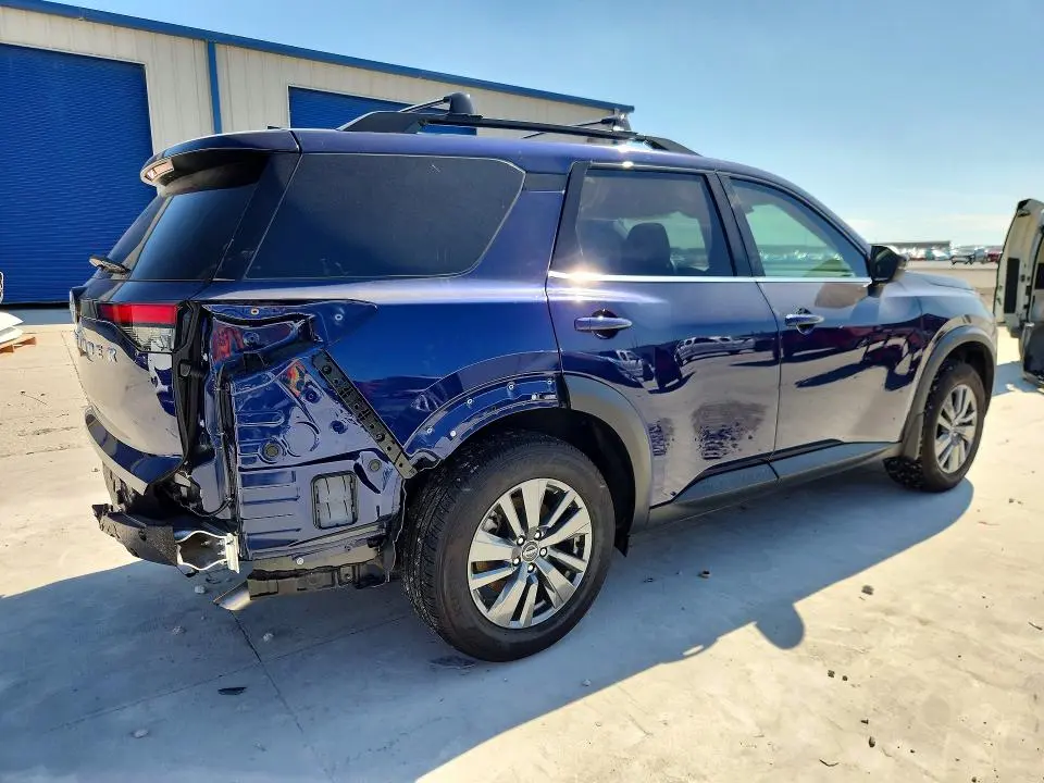2025 NISSAN PATHFINDER SV  