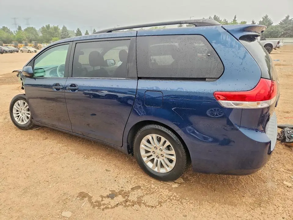 2011 TOYOTA SIENNA XLE 8-PASSENGER  
