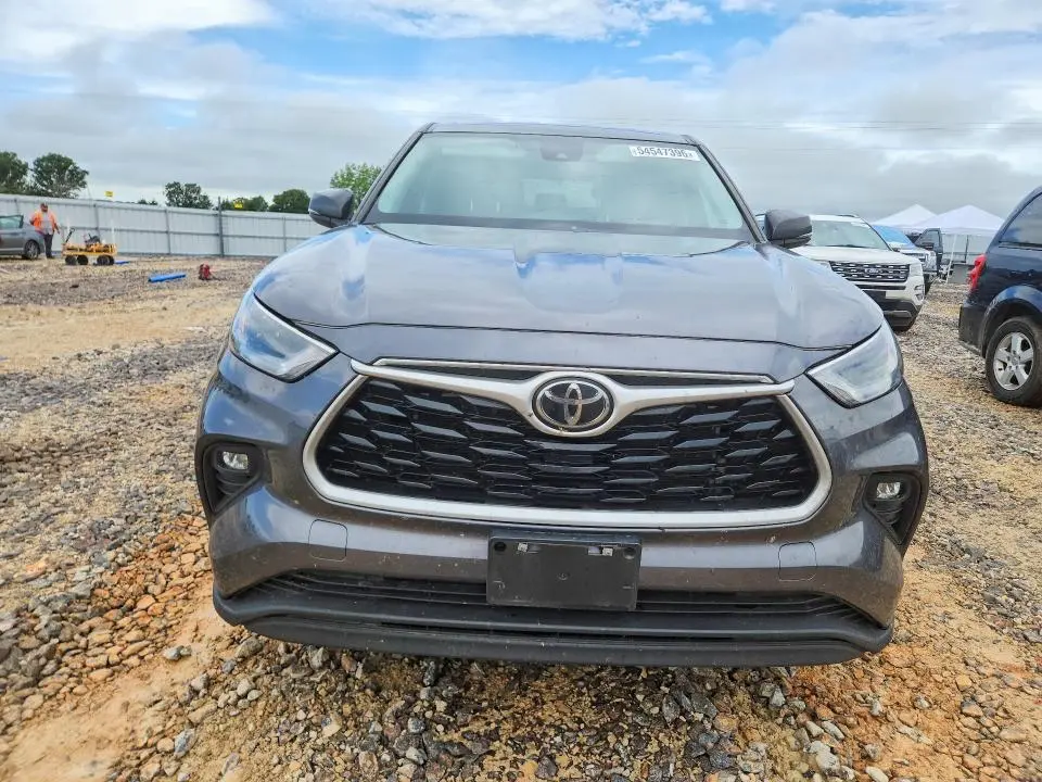 2023 TOYOTA HIGHLANDER LE  