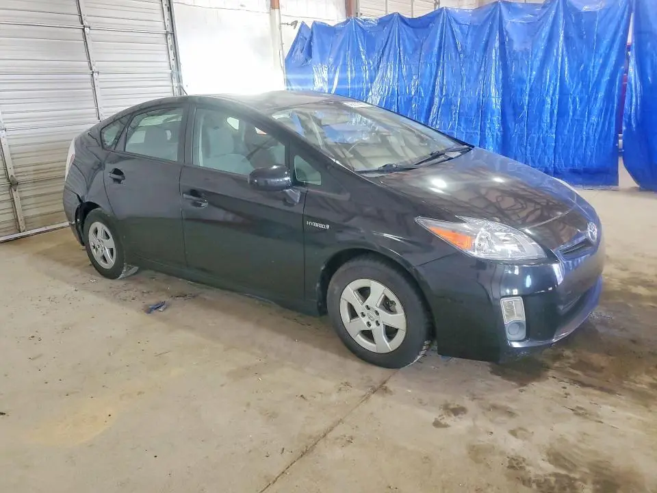 2010 TOYOTA PRIUS III  