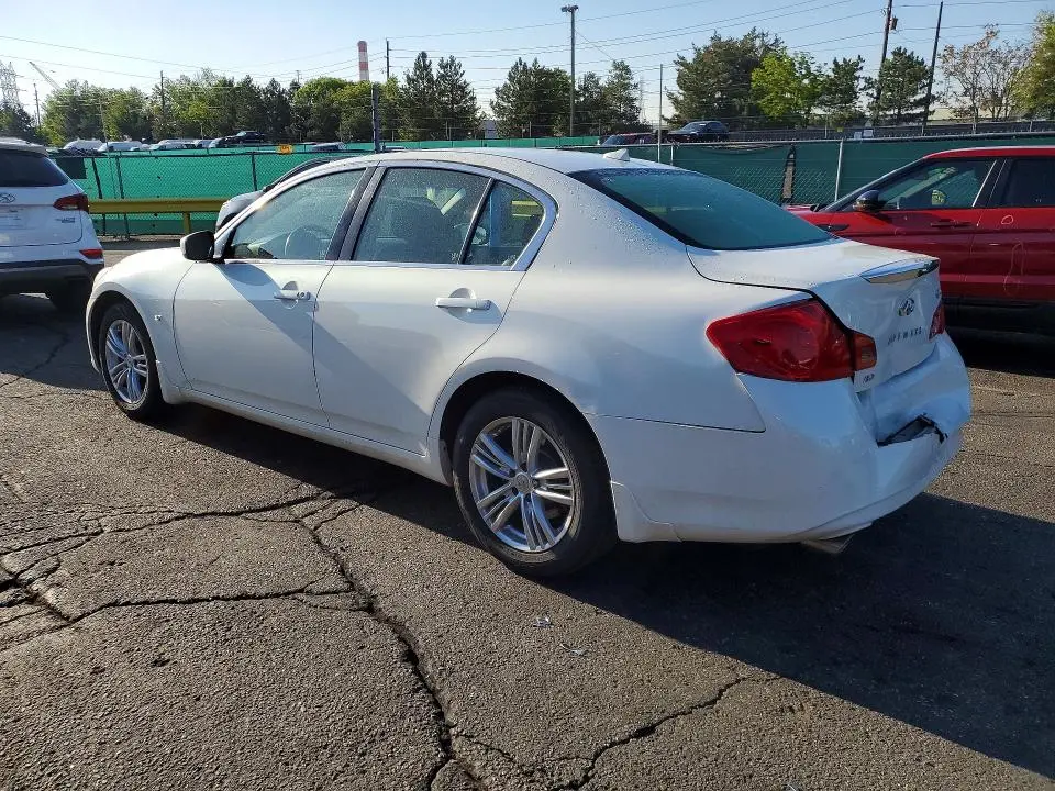 2015 INFINITI Q40 BASE  