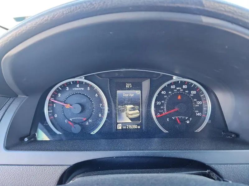 2016 TOYOTA CAMRY SE  