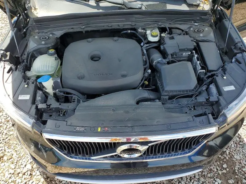 2021 VOLVO XC40 T5 MOMENTUM  