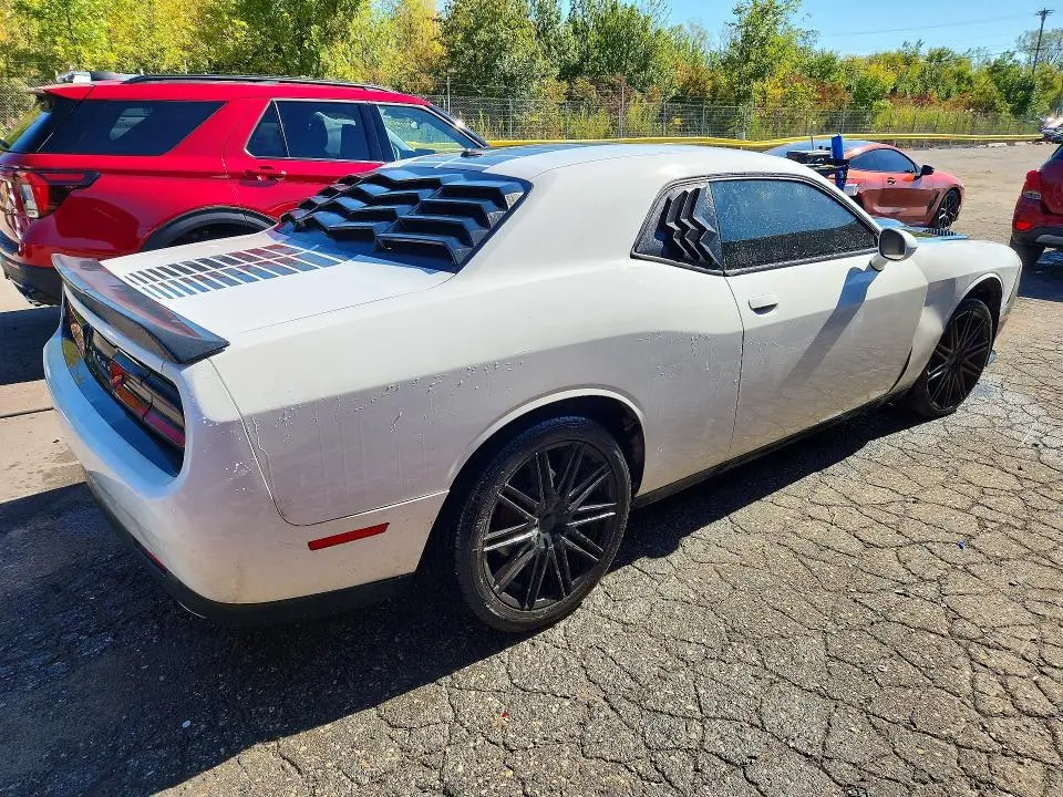 2016 DODGE CHALLENGER SXT  