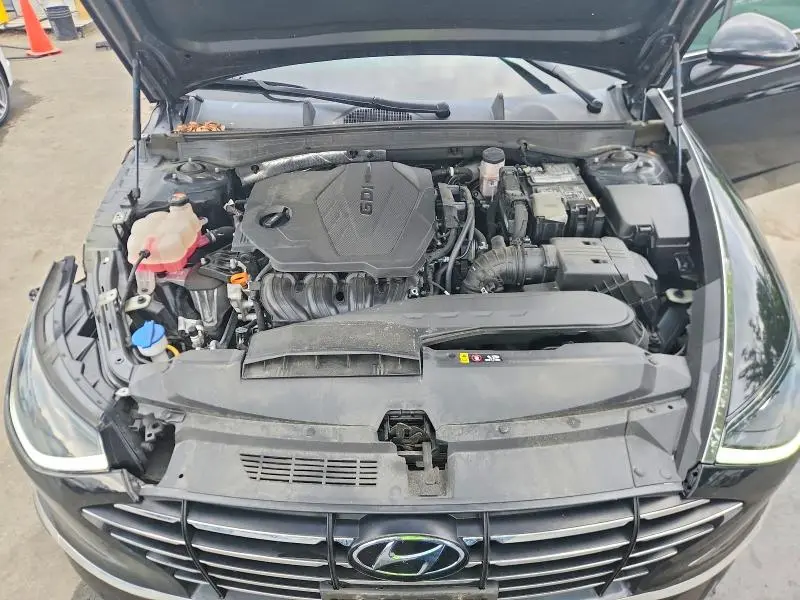 2022 HYUNDAI SONATA SE  
