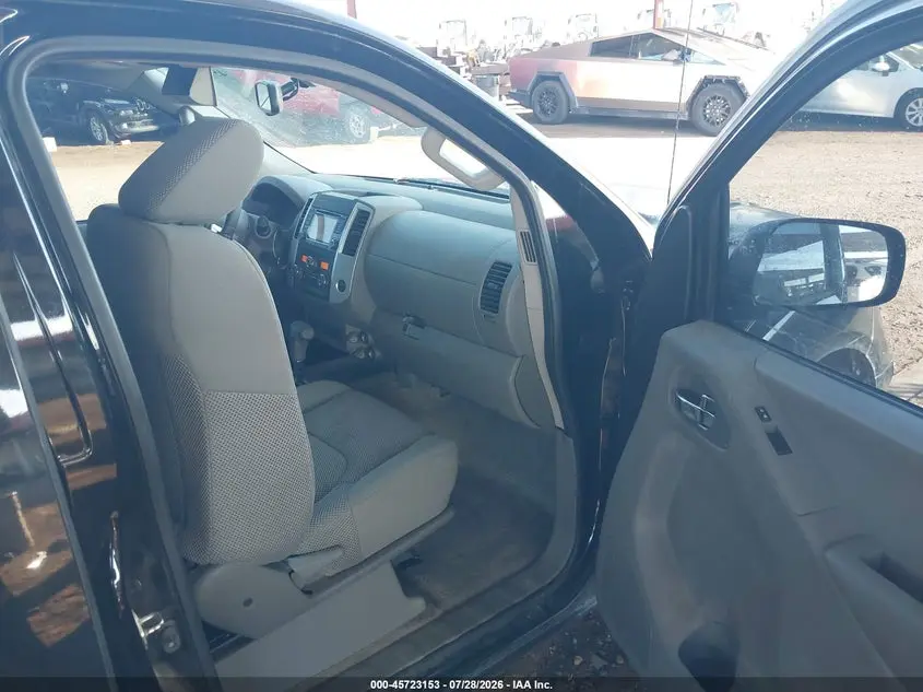 2016 NISSAN FRONTIER SV