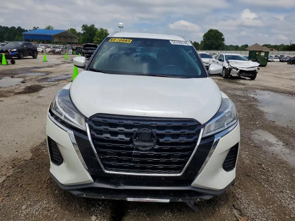 2022 NISSAN KICKS SV  