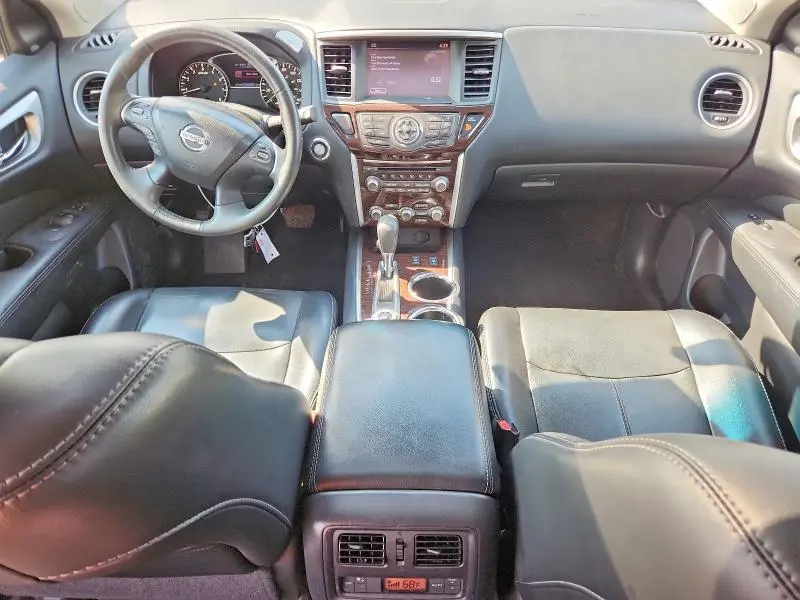 2016 NISSAN PATHFINDER SL  