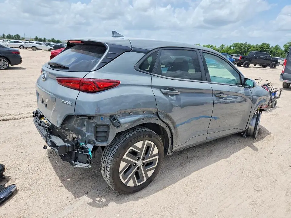 2023 HYUNDAI KONA SE  