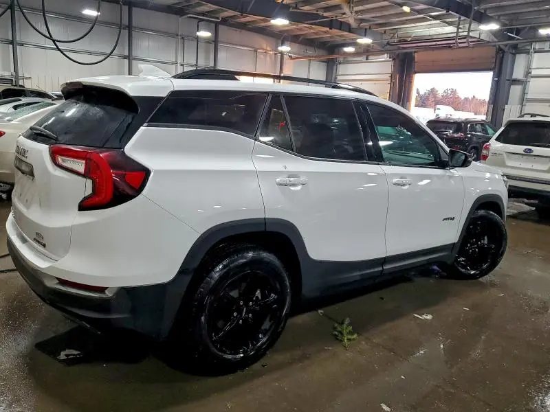 2022 GMC TERRAIN AT4  