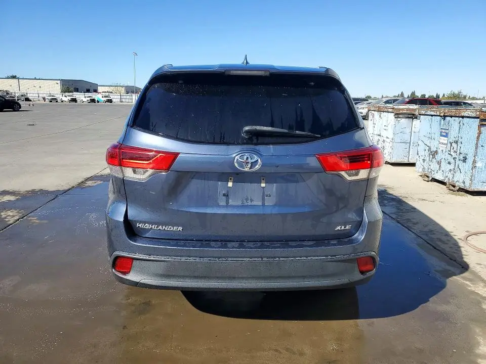 2018 TOYOTA HIGHLANDER XLE  