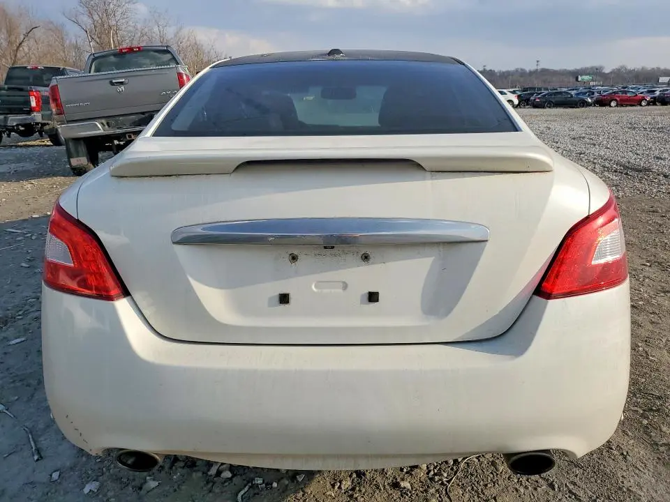 2011 NISSAN MAXIMA S  