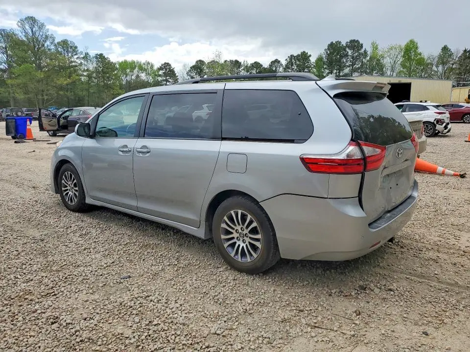 2019 TOYOTA SIENNA XLE 8-PASSENGER  