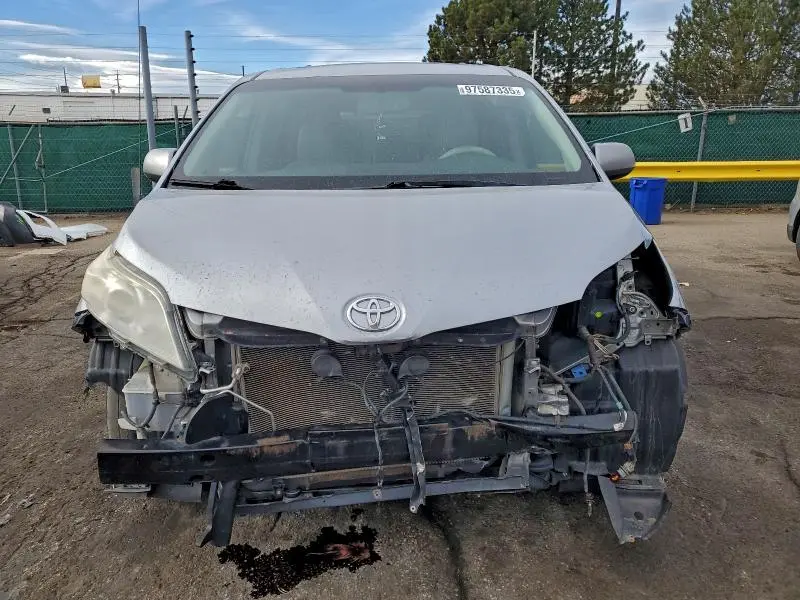 2014 TOYOTA SIENNA XLE  