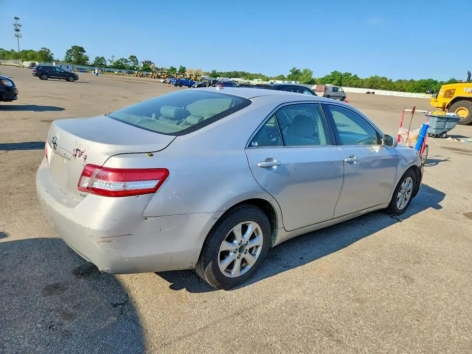 2011 TOYOTA CAMRY LE  