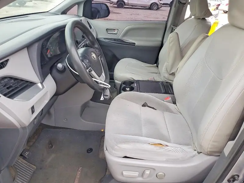 2015 TOYOTA SIENNA LE  