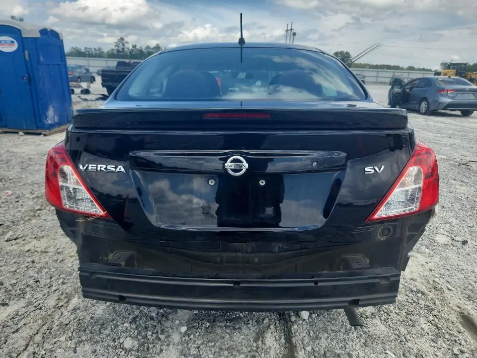 2018 NISSAN VERSA SV  