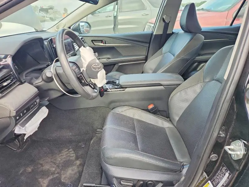 2025 TOYOTA CAMRY XLE  